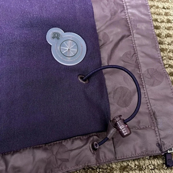 Lululemon Limited Edition Velocity Plum Embossed Dot Running Jacket - Picture 15 of 17
